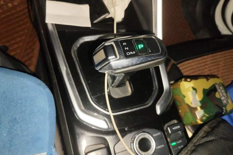 Used Haval H6 2017 Red Label 2.0T Automatic Two-Wheel Drive ZhiShang Model Gear Lever