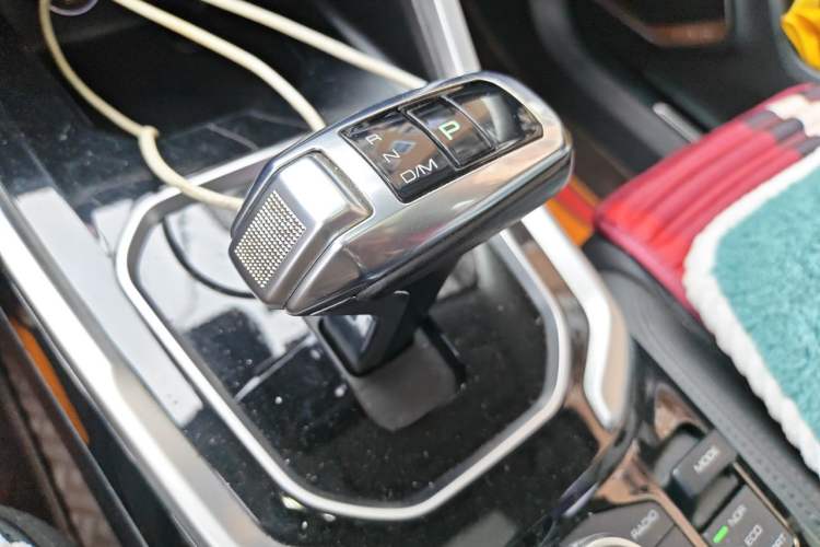 Used Haval H6 2017 Red Label 2.0T Automatic Two-Wheel Drive ZhiShang Model Gear Lever