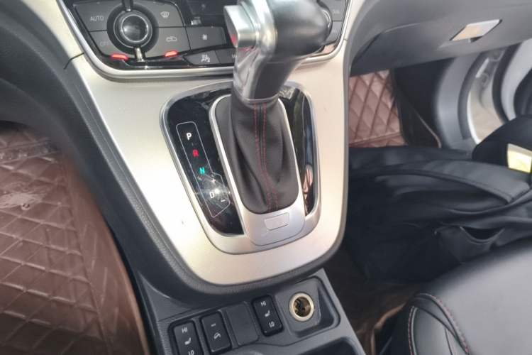 Used Haval H6 2017 Red-Label Sport Edition 1.5T Automatic Two-Wheel Drive Luxury Model Gear Lever