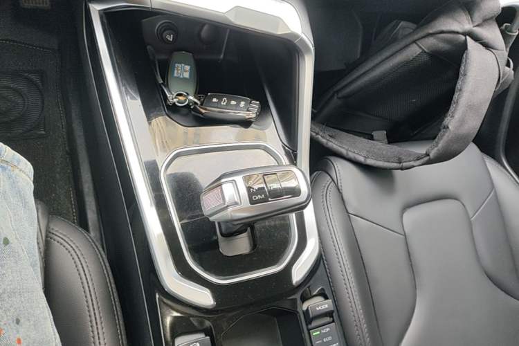 Used Haval H6 2017 Red-Label 1.3T Automatic Two-Wheel Drive Fashion Edition Gear Lever