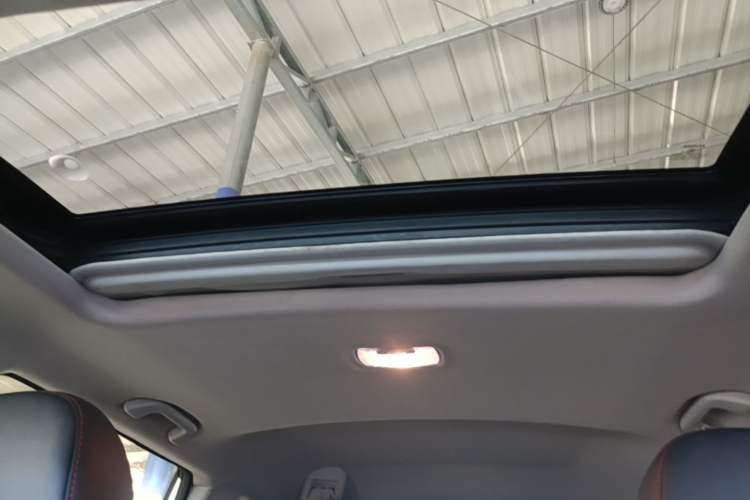 Used Haval H6 2017 Red-Label Sport Edition 1.5T Manual Two-Wheel Drive Elite Model Headliner