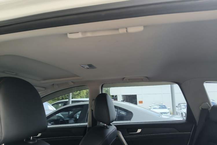 Used Haval H6 2017 Red-Label Sport Edition 1.5T Automatic Two-Wheel Drive Luxury Model Headliner