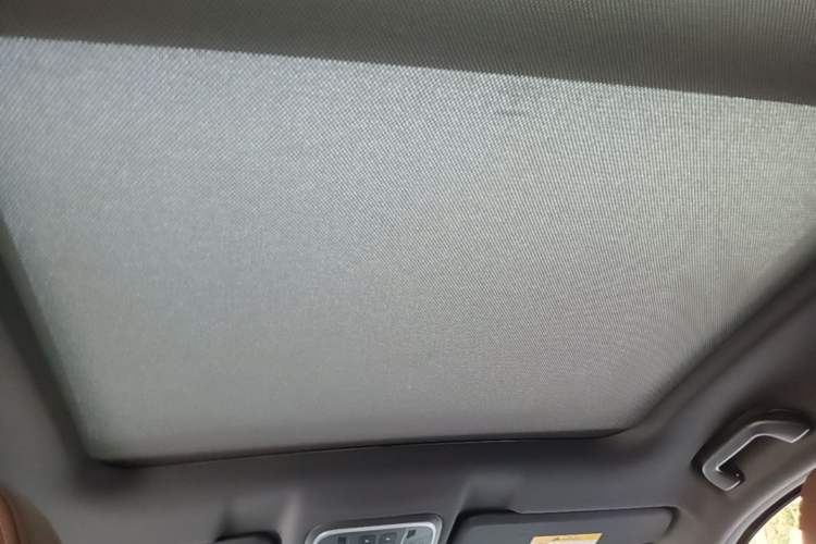 Used Haval H6 2017 Red-Label 1.3T Automatic Two-Wheel Drive ZhiShang Model Headliner