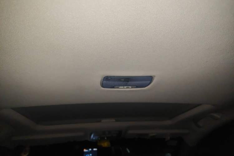 Used Haval H6 2017 Classic Edition 1.5T Automatic Two-Wheel Drive Elite Model Headliner