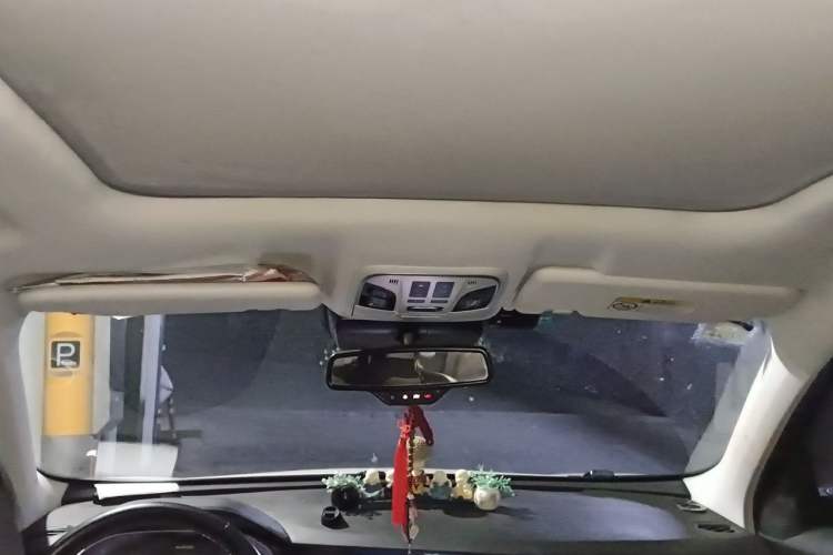 Used Haval H6 2017 Red-Label 1.5T Automatic Two-Wheel Drive Luxury Model Headliner