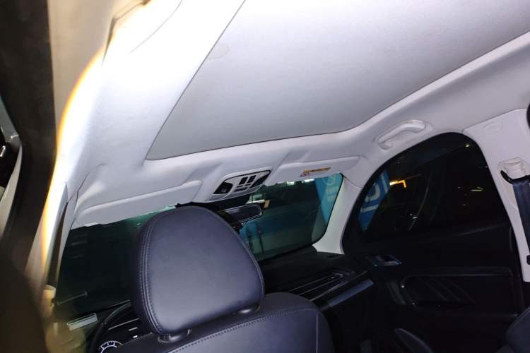 Used Haval H6 2017 Red-Label 1.3T Automatic Two-Wheel Drive ZhiShang Model Headliner