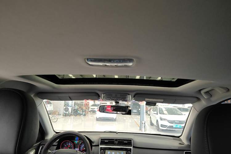Used Haval H6 2017 Red-Label Sport Edition 1.5T Manual Two-Wheel Drive Elite Model Headliner