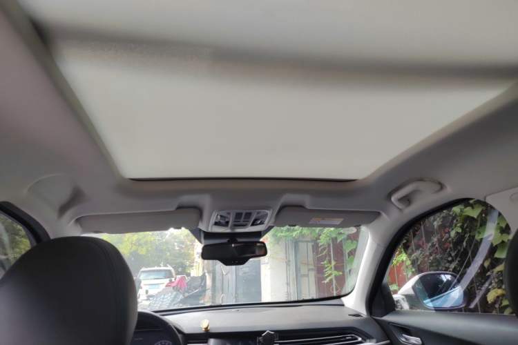 Used Haval H6 2017 Red Label 2.0T Automatic Two-Wheel Drive ZhiShang Model Headliner