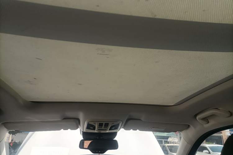 Used Haval H6 2017 Blue Label 1.5T Automatic Two-Wheel Drive ZhiShang Model Headliner