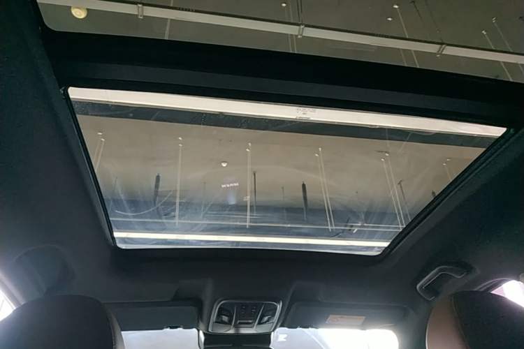 Used Haval H6 2017 Red Label 2.0T Automatic Two-Wheel Drive ZhiShang Model Headliner