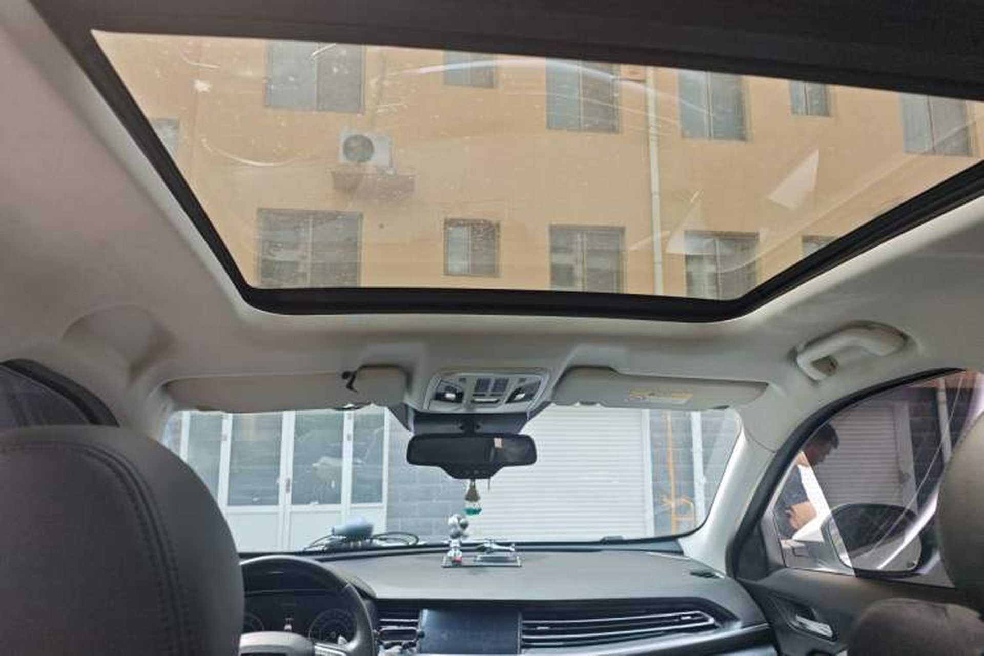 Used Haval H6 2017 Red Label 2.0T Automatic Two-Wheel Drive ZhiShang Model Headliner