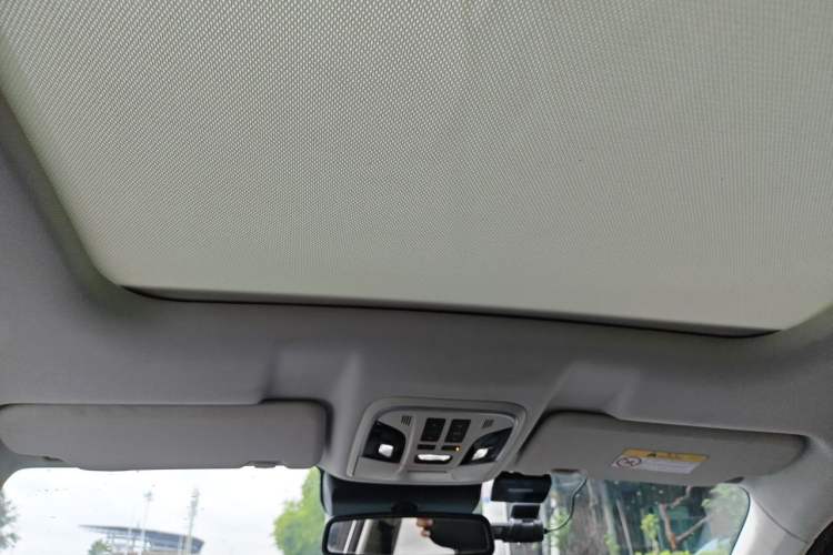 Used Haval H6 2017 Red Label 2.0T Automatic Two-Wheel Drive ZhiShang Model Headliner