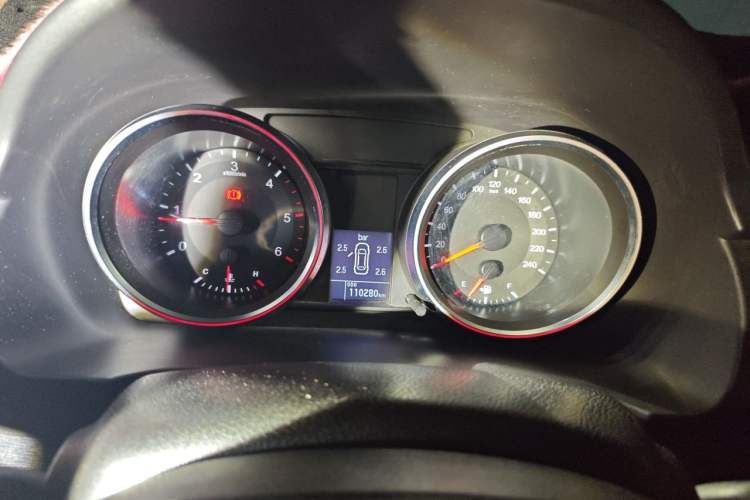 Used Haval H6 2017 Red-Label Sport Edition 2.0T Diesel Manual Two-Wheel Drive Elite Model China V Standard Instrument Cluster