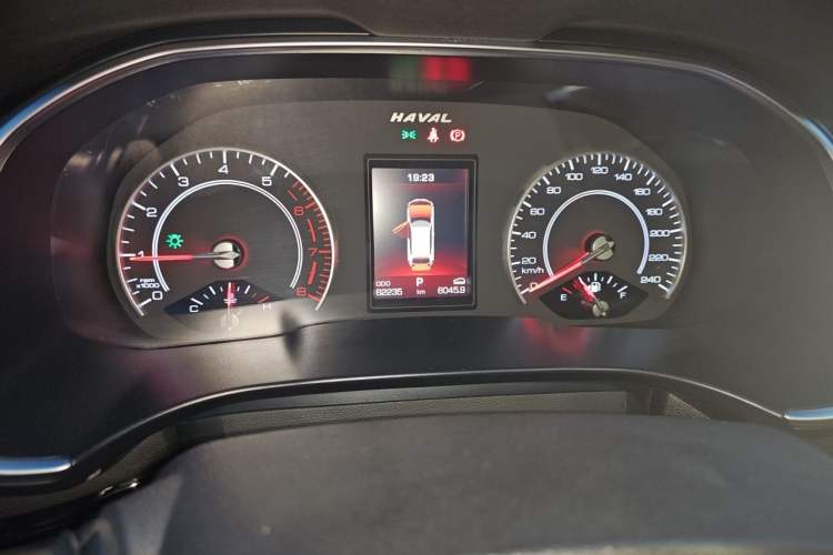 Used Haval H6 2017 Red Label 2.0T Automatic Two-Wheel Drive ZhiShang Model Instrument Cluster