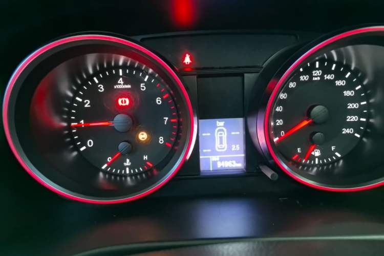 Used Haval H6 2017 Red-Label Sport Edition 1.5T Manual Two-Wheel Drive Elite Model Instrument Cluster