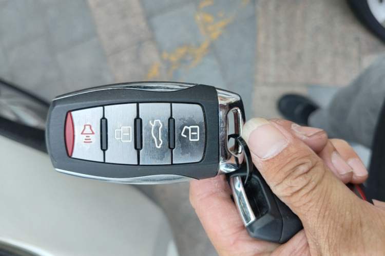Used Haval H6 2017 Red Label 2.0T Automatic Two-Wheel Drive ZhiShang Model Interior 1