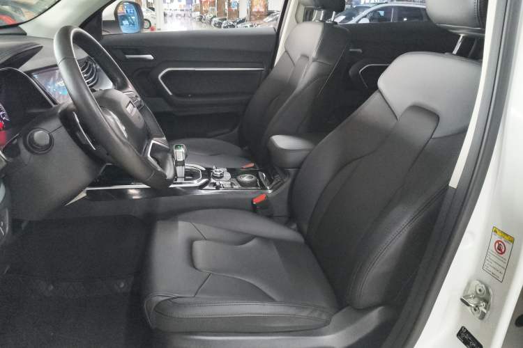 Used Haval H6 2017 Red Label 2.0T Automatic Two-Wheel Drive ZhiShang Model Interior 1
