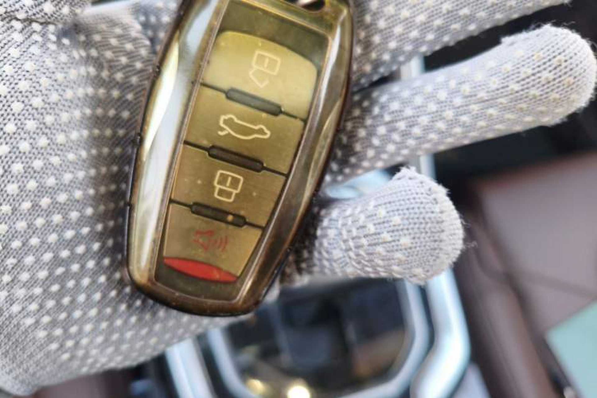 Used Haval H6 2017 Red Label 2.0T Automatic Two-Wheel Drive ZhiShang Model Interior 1