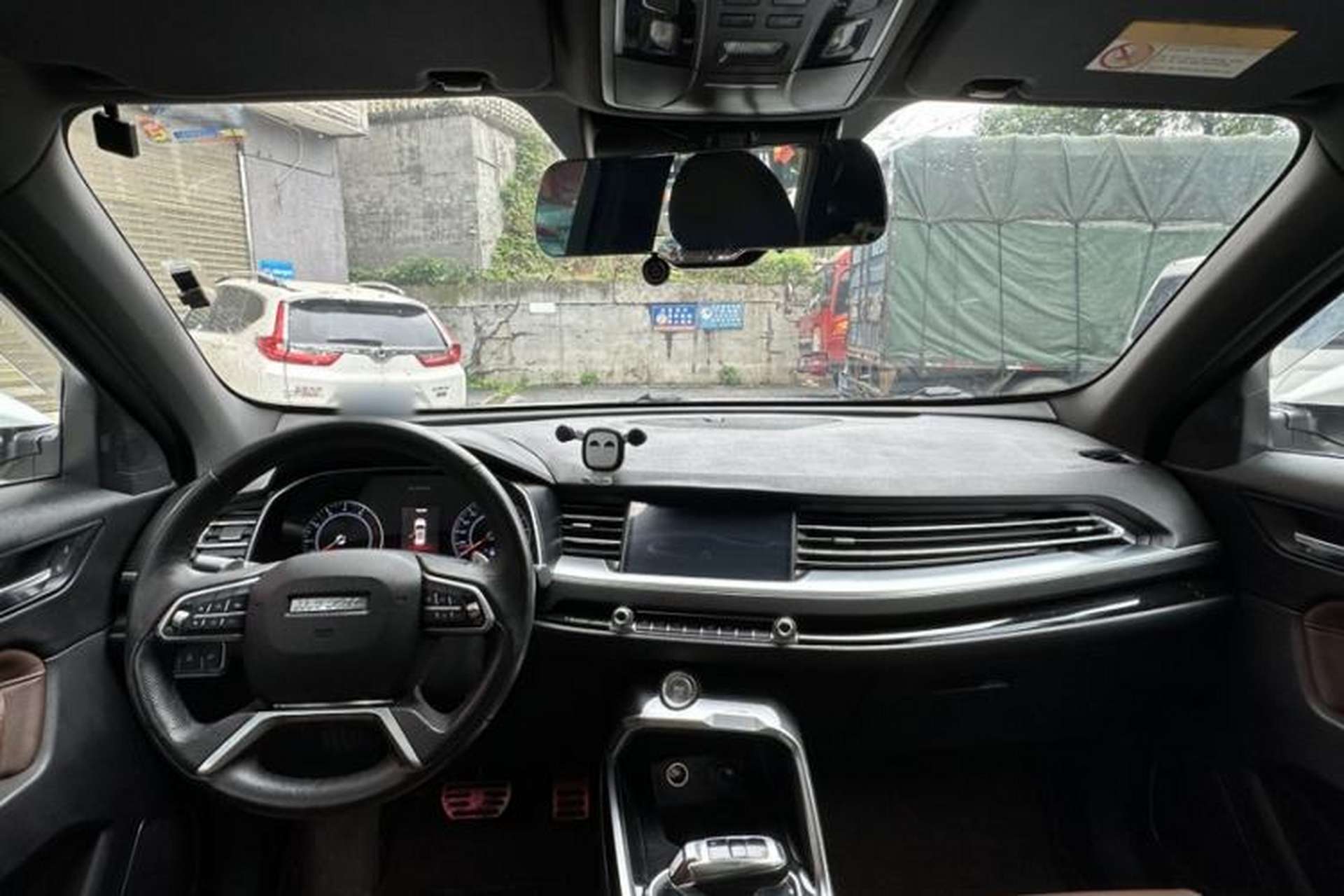 Used Haval H6 2017 Red Label 2.0T Automatic Two-Wheel Drive ZhiShang Model Interior 1