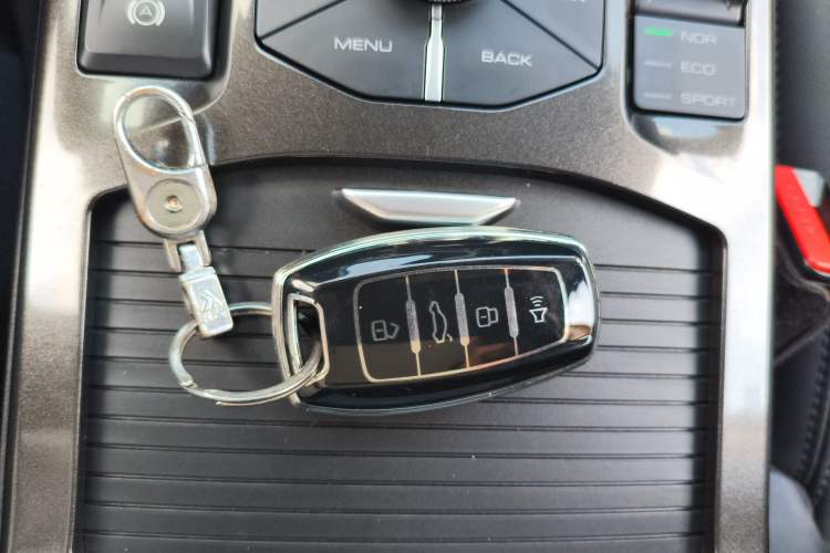 Used Haval H6 2017 Blue Label 1.5T Automatic Two-Wheel Drive ZhiShang Model Interior 1