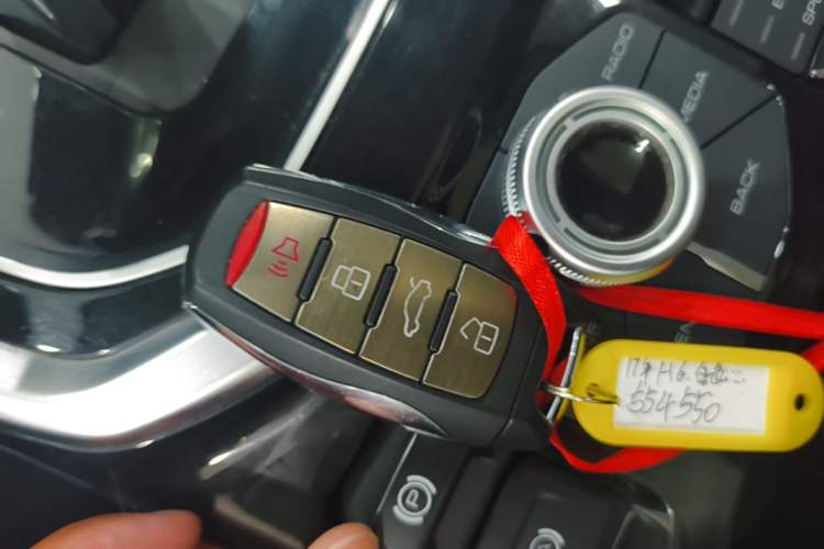 Used Haval H6 2017 Red Label 2.0T Automatic Two-Wheel Drive ZhiShang Model Interior 1