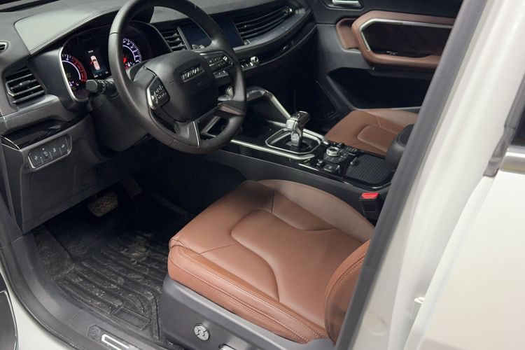 Used Haval H6 2017 Red Label 2.0T Automatic Two-Wheel Drive ZhiShang Model Interior 1