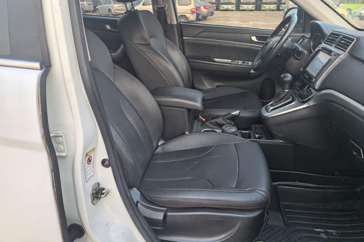 Used Haval H6 2017 Red-Label Sport Edition 1.5T Automatic Two-Wheel Drive Luxury Model Interior 2