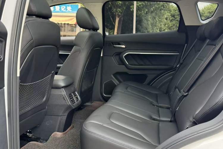 Used Haval H6 2017 Red-Label 1.3T Automatic Two-Wheel Drive ZhiShang Model Interior 2