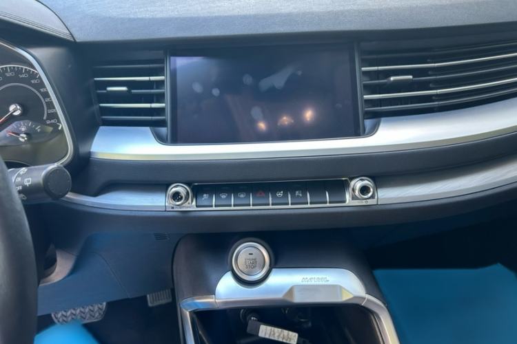 Used Haval H6 2017 Red Label 2.0T Automatic Two-Wheel Drive ZhiShang Model Interior 3
