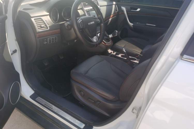 Used Haval H6 2017 Red-Label Sport Edition 1.5T Manual Two-Wheel Drive Elite Model Interior 4