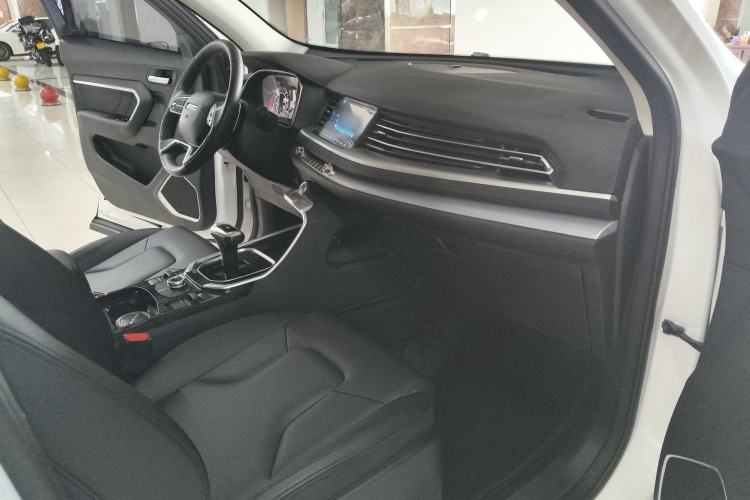 Used Haval H6 2017 Red Label 2.0T Automatic Two-Wheel Drive ZhiShang Model Interior 5