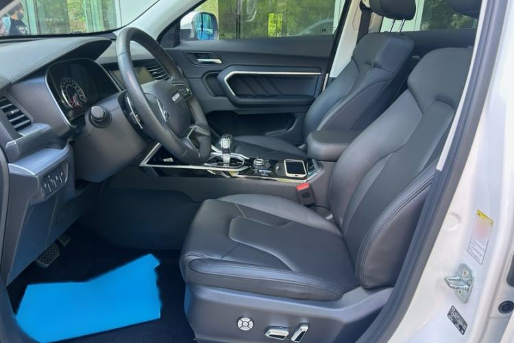 Used Haval H6 2017 Red Label 2.0T Automatic Two-Wheel Drive ZhiShang Model Interior 5