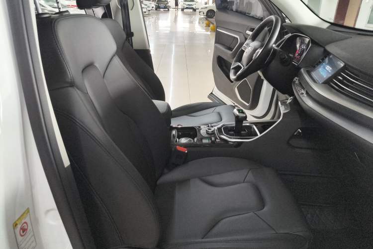 Used Haval H6 2017 Red Label 2.0T Automatic Two-Wheel Drive ZhiShang Model Interior 6