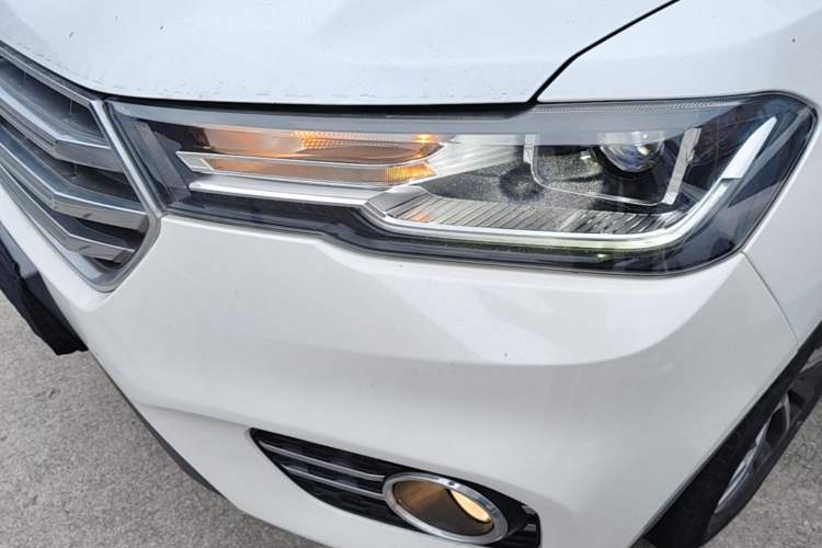 Used Haval H6 2017 Blue Label 2.0T Automatic Two-Wheel Drive Leading Model Left Front Headlight