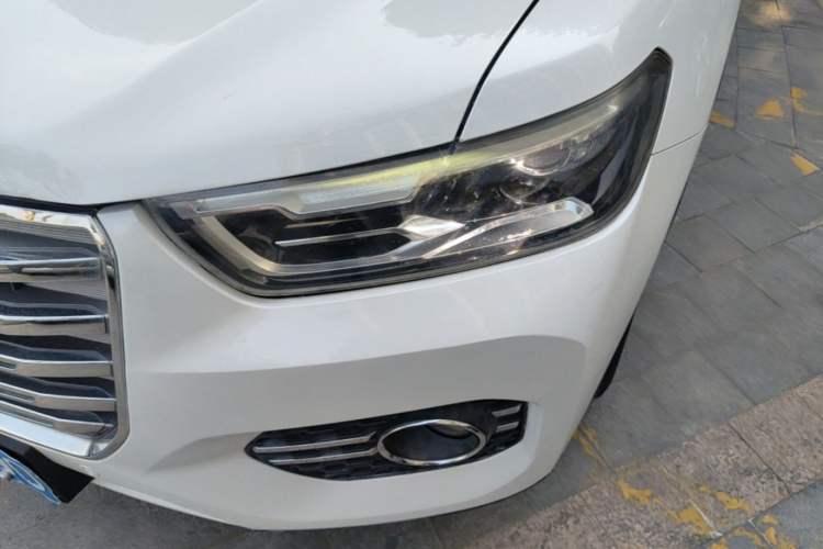 Used Haval H6 2017 Red Label 2.0T Automatic Two-Wheel Drive ZhiShang Model Left Front Headlight