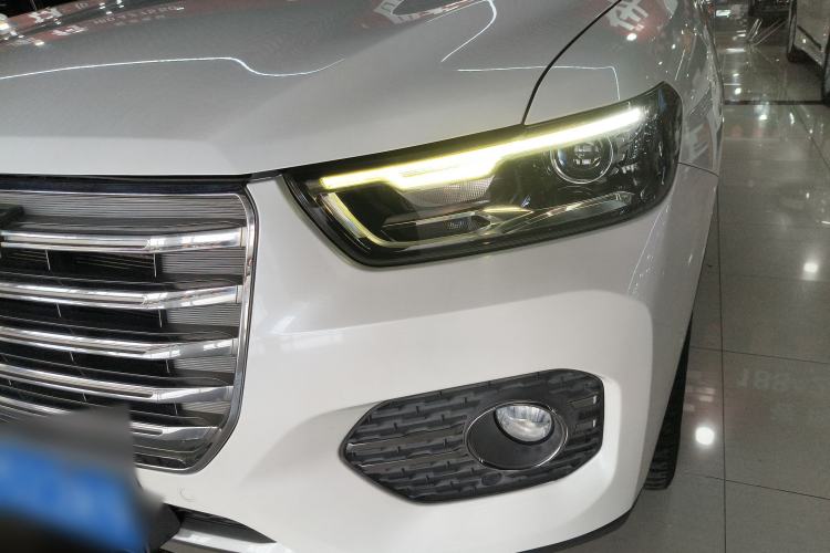 Used Haval H6 2017 Red Label 2.0T Automatic Two-Wheel Drive ZhiShang Model Left Front Headlight