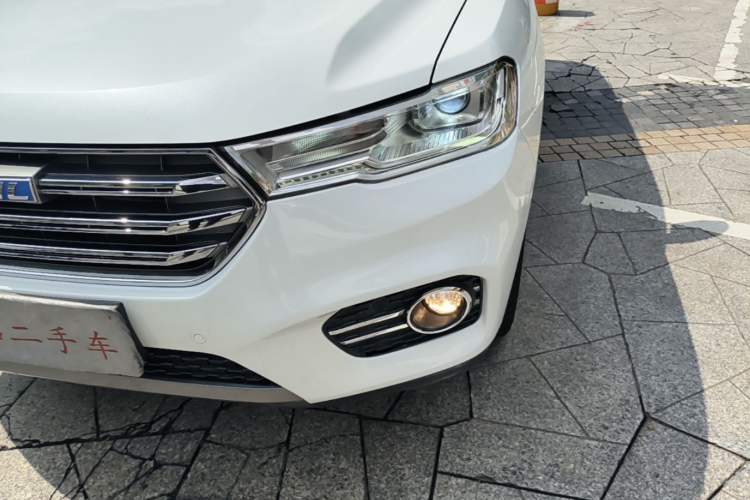 Used Haval H6 2017 Blue Label 1.5T Automatic Two-Wheel Drive ZhiShang Model Left Front Headlight