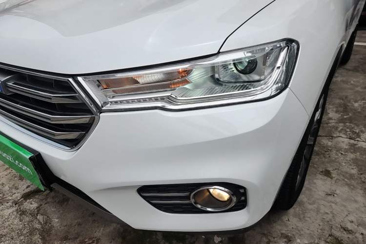 Used Haval H6 2017 Blue Label 2.0T Automatic Two-Wheel Drive Smart Edition Left Front Headlight