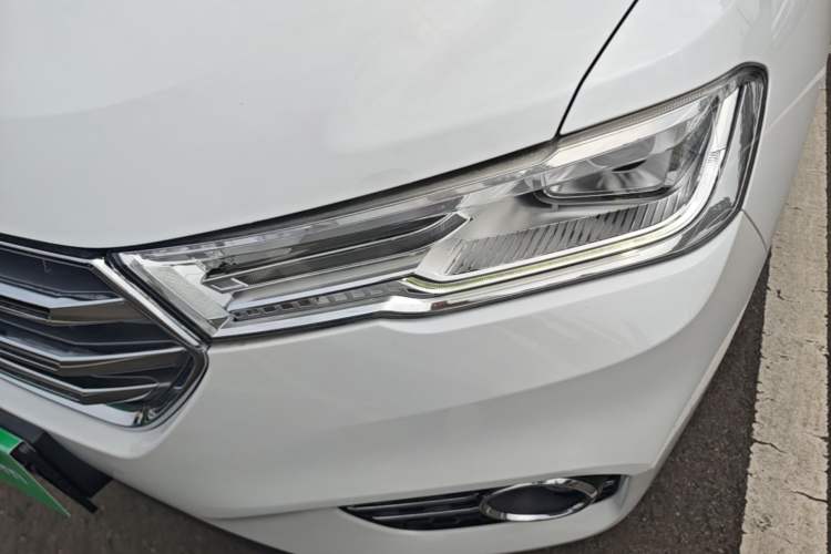 Used Haval H6 2017 Blue Label 2.0T Automatic Two-Wheel Drive Smart Edition Left Front Headlight
