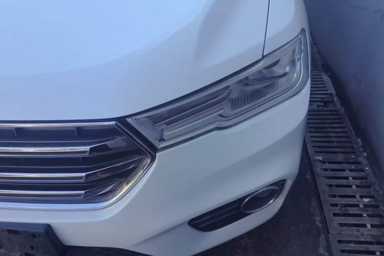 Used Haval H6 2017 Blue Label 2.0T Automatic Two-Wheel Drive Smart Edition Left Front Headlight