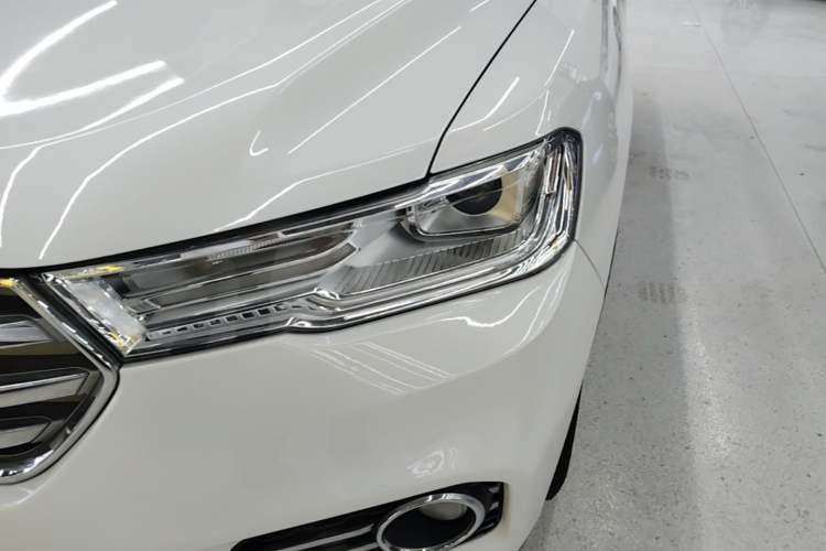 Used Haval H6 2017 Blue Label 2.0T Automatic Two-Wheel Drive Smart Edition Left Front Headlight