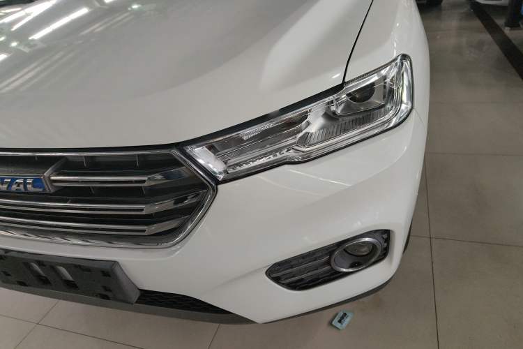 Used Haval H6 2017 Blue Label 1.3T Automatic Two-Wheel Drive ZhiShang Model Left Front Headlight