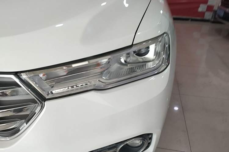 Used Haval H6 2017 Blue Label 1.5T Automatic Two-Wheel Drive ZhiShang Model Left Front Headlight