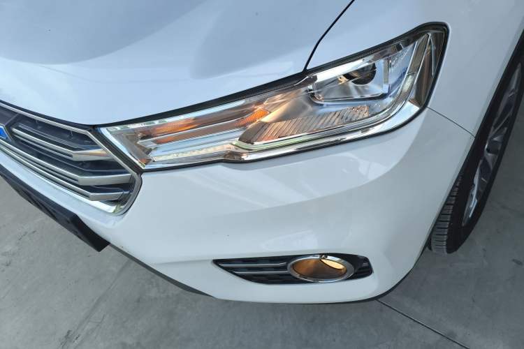 Used Haval H6 2017 Blue Label 1.5T Automatic Two-Wheel Drive ZhiShang Model Left Front Headlight