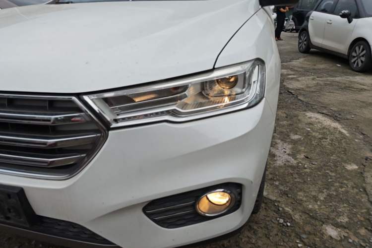 Used Haval H6 2017 Blue Label 2.0T Automatic Two-Wheel Drive Smart Edition Left Front Headlight