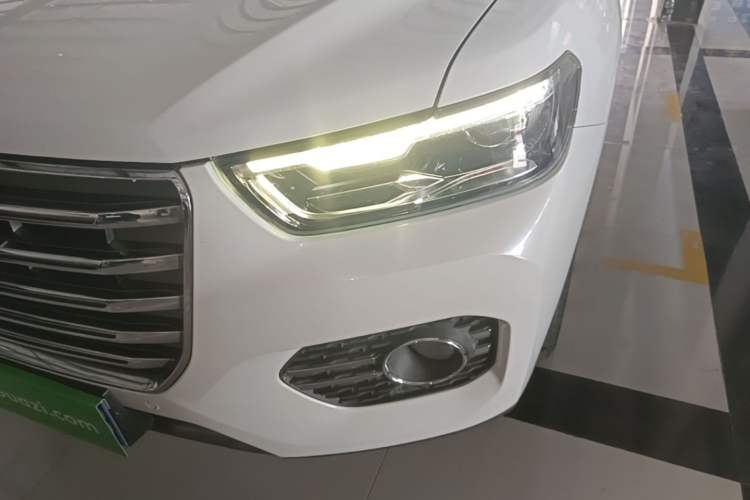 Used Haval H6 2017 Red-Label 1.5T Automatic Two-Wheel Drive Smart Edition Left Front Headlight
