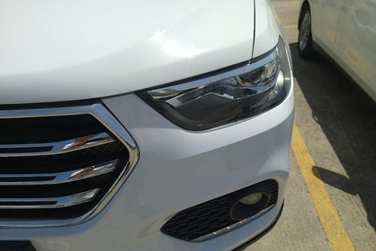 Used Haval H6 2017 Blue Label Sport Edition 1.5T Automatic Two-Wheel Drive Luxury Model Left Front Headlight