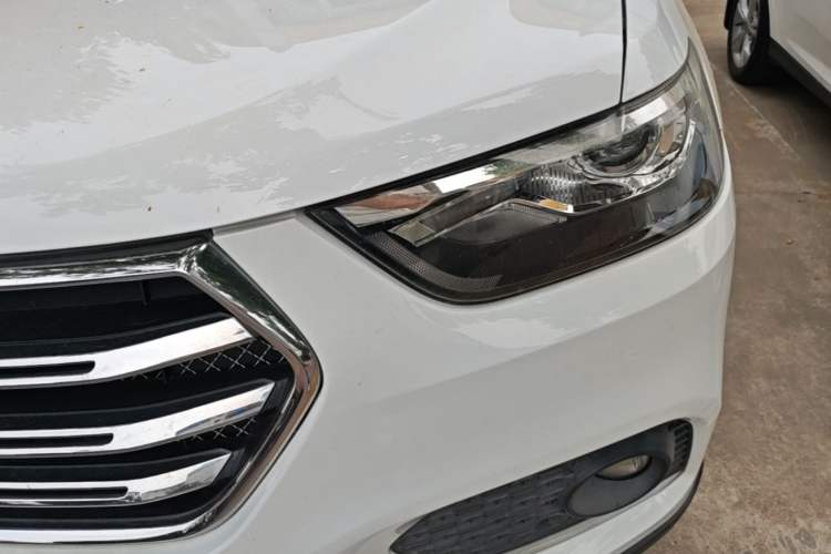 Used Haval H6 2017 Blue Label Sport Edition 1.5T Automatic Two-Wheel Drive Luxury Model Left Front Headlight