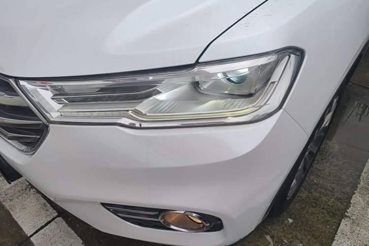 Used Haval H6 2017 Blue Label 2.0T Automatic Two-Wheel Drive Smart Edition Left Front Headlight