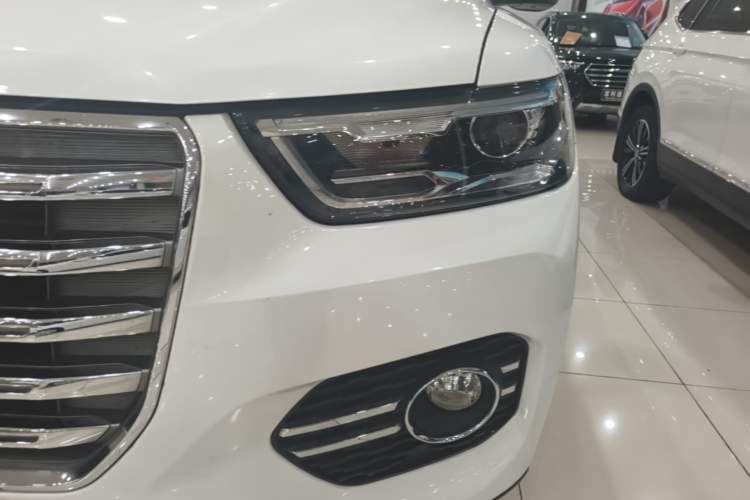 Used Haval H6 2017 Red Label 2.0T Automatic Two-Wheel Drive ZhiShang Model Left Front Headlight